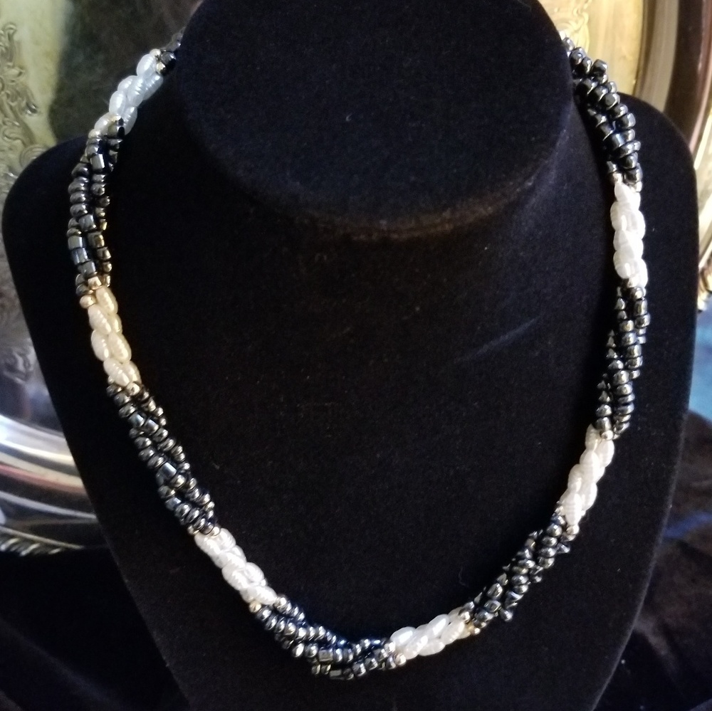 Entwined Pearl, Black & Gold Beaded Necklace VGUC